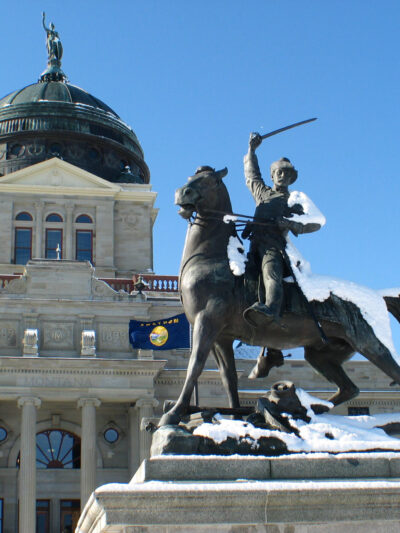 montana capitol building + horse statue