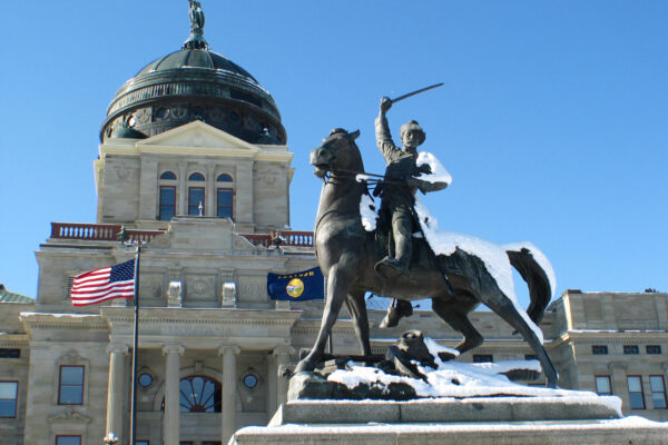 montana capitol building + horse statue